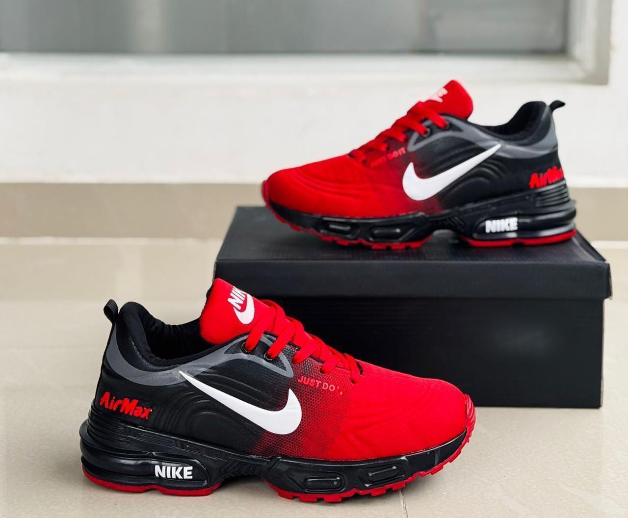 Tenis Nike  Air Negro Rojo Tat